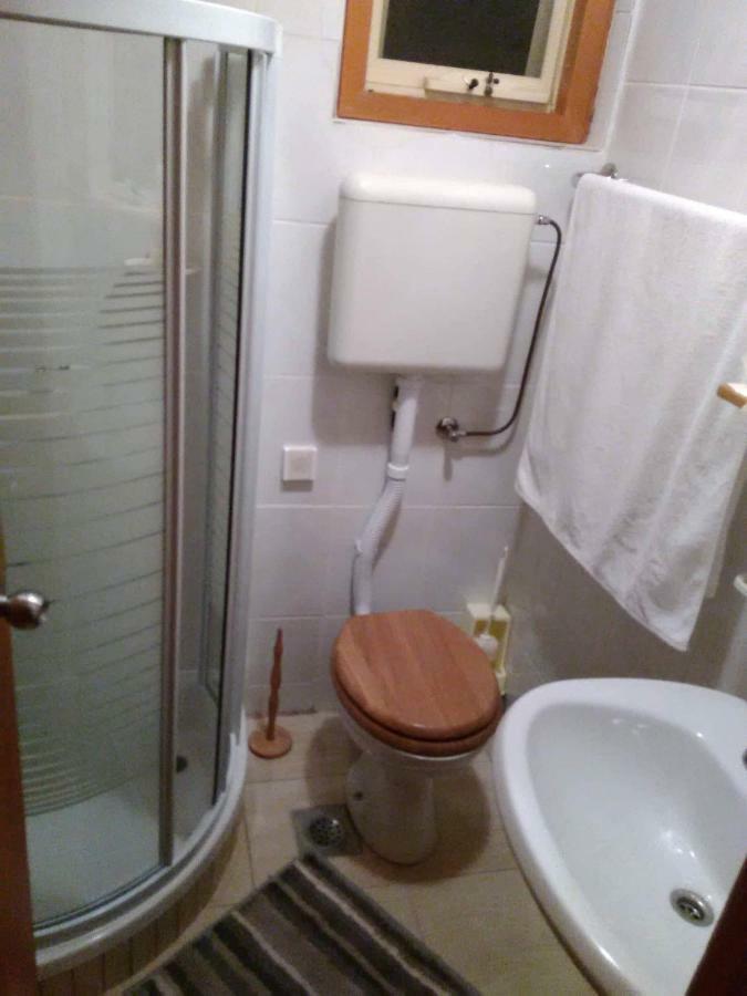 Apartman Nadia Karlobag Exterior photo