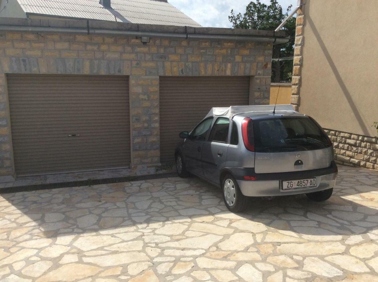 Apartman Nadia Karlobag Exterior photo