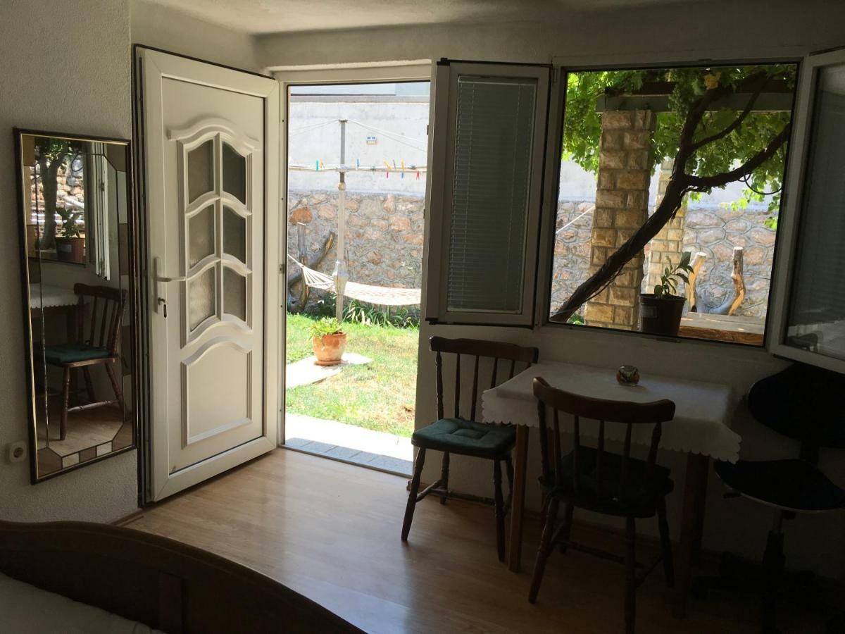 Apartman Nadia Karlobag Exterior photo